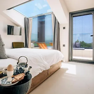  Resort To Be Social House